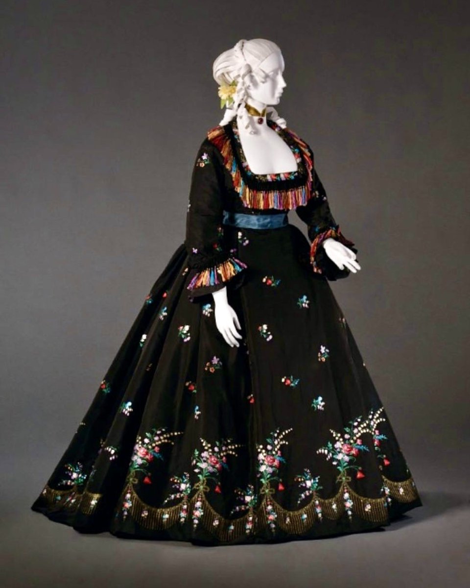 18thCand19thC's tweet photo. RT @FIDMMuseum: Meet Madame Olympe! New on blog: Curator Kevin Jones relays story behind intriguing, and little-known, southern couturière...
Reception Gown by Olympe Boisse, ca. 1866-67
Gift of Cathy Gordon
2007.893.1AB
#madameolympe #fidmmuseum #fashionhistory https://t.co/b8CDWutxOf