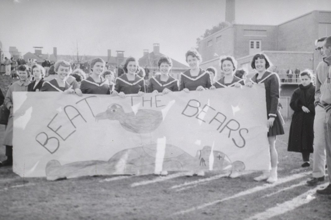 Fitchburg_State's tweet photo. Here at Fitchburg State we offer a variety of athletics programs. Check out these flashbacks of our Falcon athletes from 1915, 1924, 1950, and 1955! #FalconFlashbackFriday #fitchburgstate 

Check out our current programs here, https://t.co/fCUdxQzMJ9 https://t.co/CJaPS5JX1h
