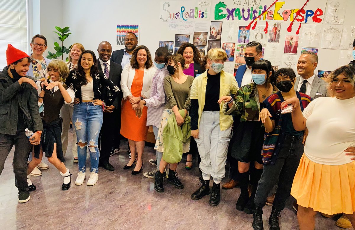 State Supt. <a href="/TonyThurmond/">Tony Thurmond</a> joined <a href="/usedgov/">U.S. Department of Education</a> Dep. Sec. Cindy Marten and @LongbeachUSD leaders to visit <a href="/RHSALBUSD/">Renaissance High School for the Arts</a> today.