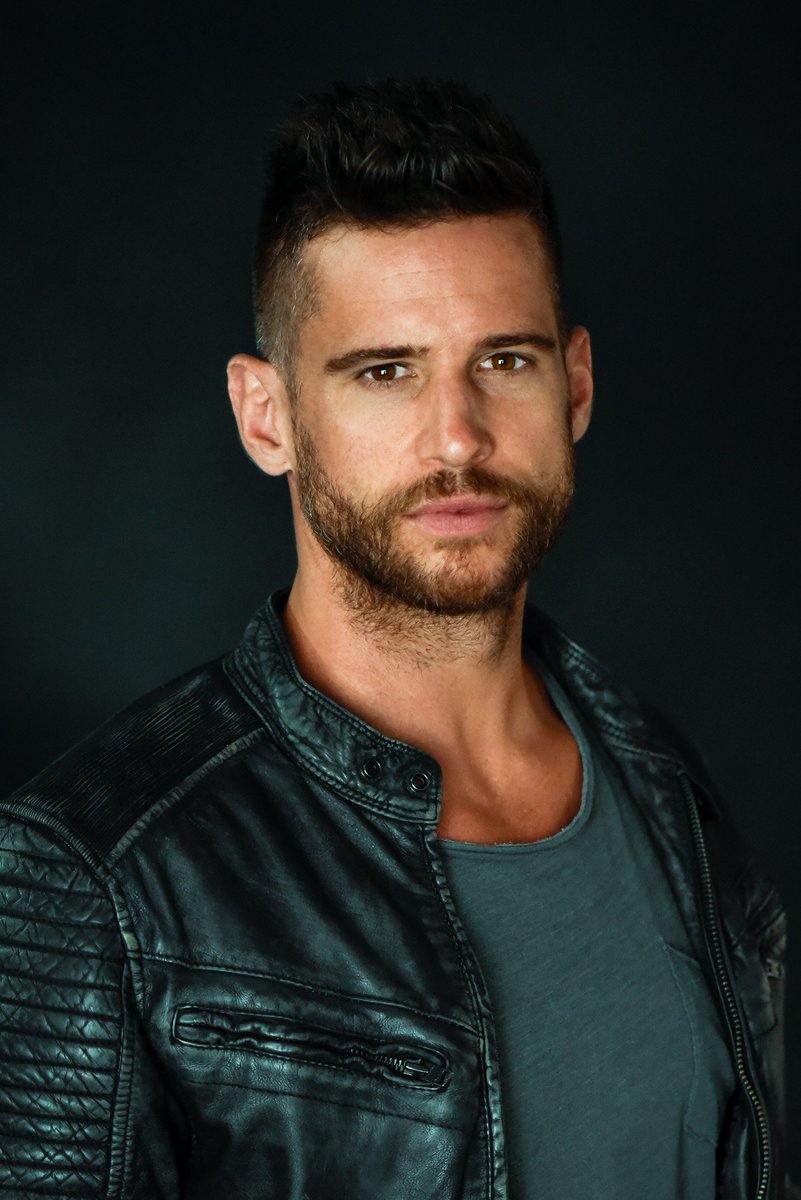 JuanC_Rdgz's tweet image. 📺 Happy Birthday Dan Ewing 🎂📺 #DanEwing #PowerRangersRPM #Dillon #theBlackRanger #LoveAndMonsters #Cap #HappyBirthdayDanEwing