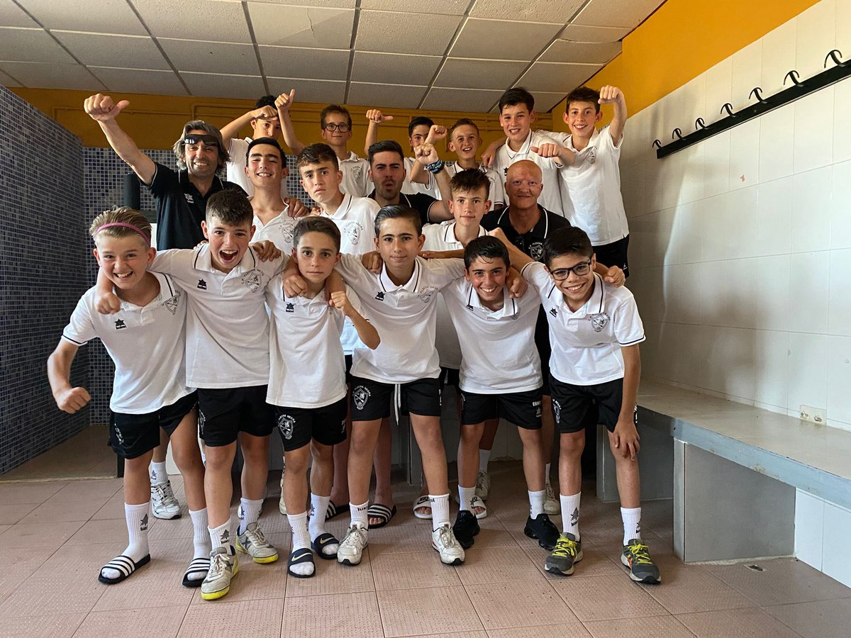 cpflecha's tweet photo. 🏆Campeoneeeeeees de Extremadura Alevín🏆

Enhorabuena campeones
Temporada espectacular y con un juego digno de alabar.

Excepcionalmente dirigidos por Julián López de Lerma, David Durán y José Antonio. https://t.co/YhkBW1JOzh