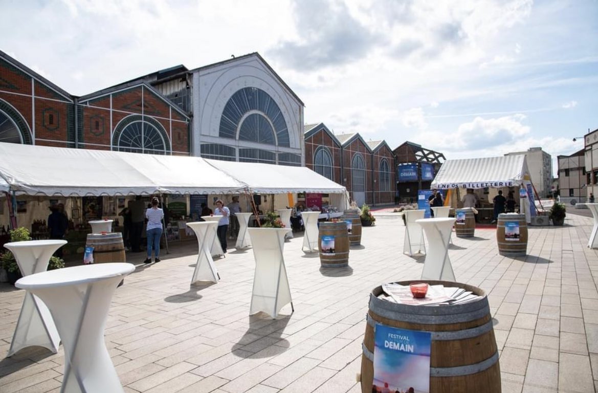 Une compétition officielle, des avant-premières, des masterclass, un concours de realisation &amp; un village gastronomique: c’est le programme du #FestivalduFilmdeDemain, le nouveau rendez-vous culturel dédié aux films engagés à @VilledeVierzon. Il reste deux jours, courrez-y !