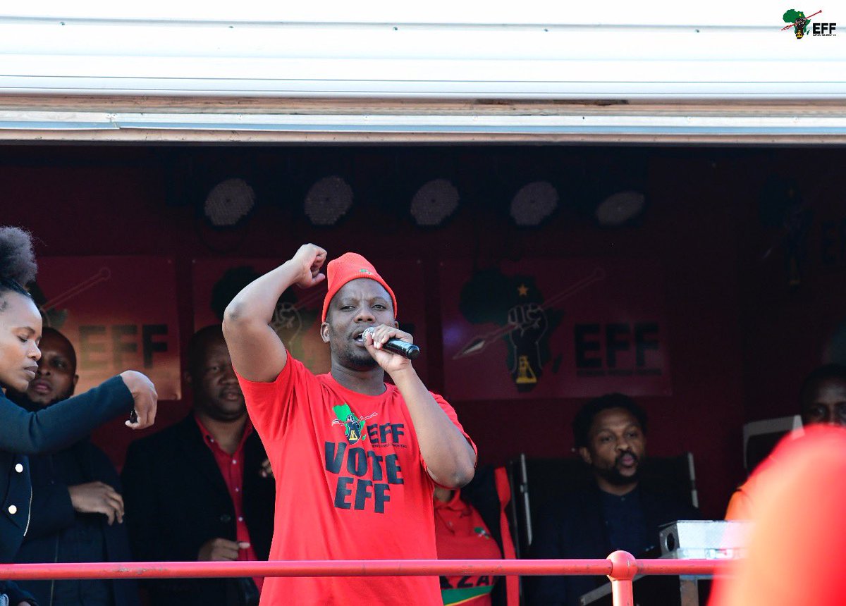 EFFSouthAfrica's tweet photo. [In Pictures]: EFF Provincial Secretary in Gauteng, Commissar @moshekoi speaking outside the Randburg Magistrates Court today. #HandsOffCIC https://t.co/4vvSpHPjBZ