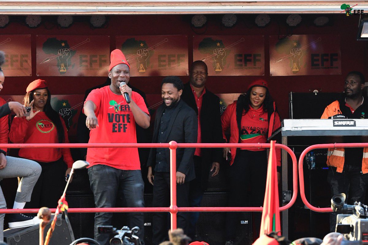 EFFSouthAfrica's tweet photo. [In Pictures]: EFF Provincial Secretary in Gauteng, Commissar @moshekoi speaking outside the Randburg Magistrates Court today. #HandsOffCIC https://t.co/4vvSpHPjBZ