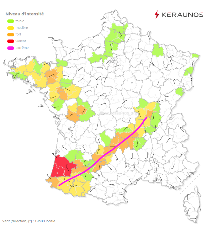 Les #orages sont forts voire localement violents sur l'axe de convergence dans le sud-ouest jusqu'au sud #Bourgogne. Risque supercellulaire qui restera marqué en soirée. 
