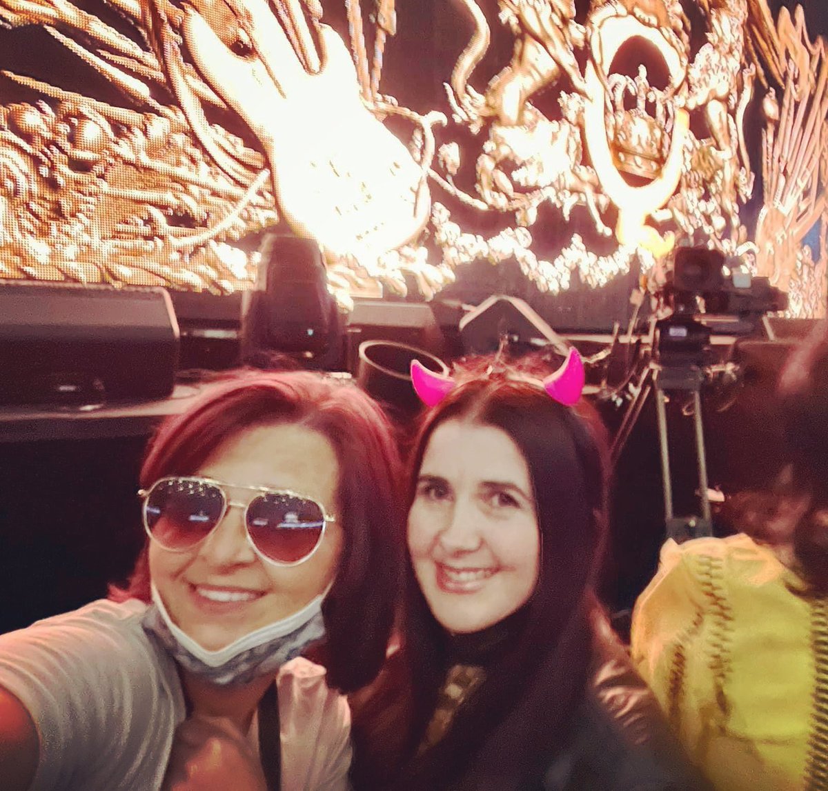 Mountainflowr's tweet photo. Made it! Got the spot I wanted too! 💜😈 #QAL #GlambertsinGlasgow #Queen #AdamLambert #Frontrowclub https://t.co/wYdNdvCMLb