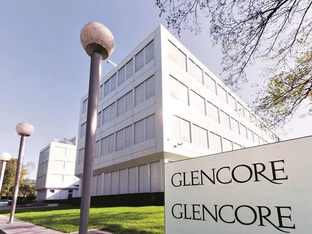 AkereMuna's tweet photo. Glencore admitted and confessed they paid bribes to SNH and SONARA. I would have thought the easiest thing for these Cameroonian Companies or the Anti-Corruption Agency (CONAC) to do, is to approach GLENCORE and ask them a simple question:
« Who did you pay?» https://t.co/Fq5Xf27oLn