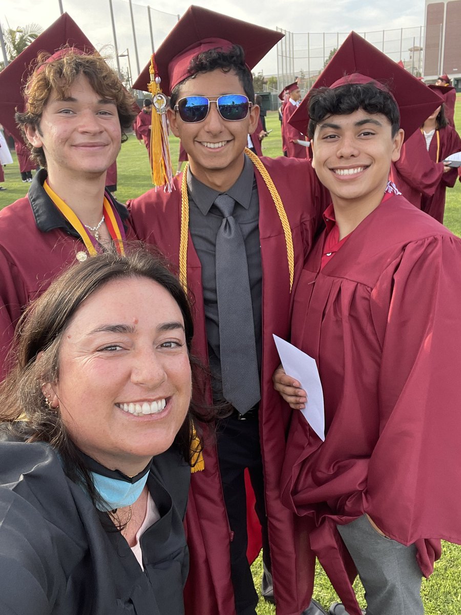 MsLeeDHS's tweet photo. Congrats Class of 2022!!! You’ve got work to do! Get out there and change the world 💛✌️💛✌️ https://t.co/kjeo0i47Bg