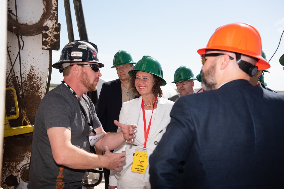 And to our Sask. Minister of Energy, now Sask. Minister of Justice, Bronwyn Erye. Congratulations on your new role and thank you for being such an advocate for Energy Sector. This pic is from 2019 Oil &amp; Gas Show. Minister Erye actually ran the Rig that day! 👍🏼