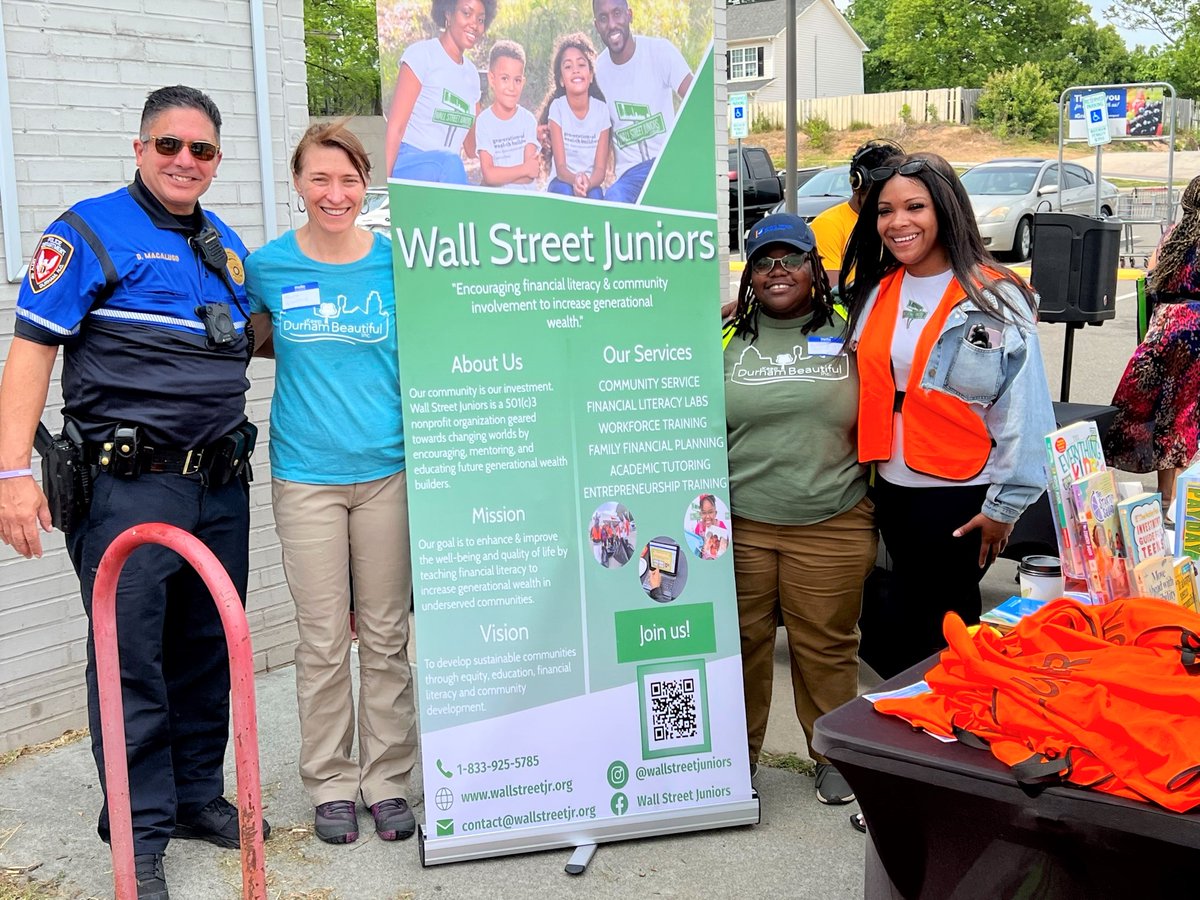 FredaFreeman's tweet photo. "Being financially illiterate is a disability." Wall Street Juniors invests in generation wealth by teaching youth about money. The group invests in the community by cleaning streets and honoring those killed by gun violence. Paying it forward. https://t.co/uIEB8Vp2TA https://t.co/OEI6psKTwj