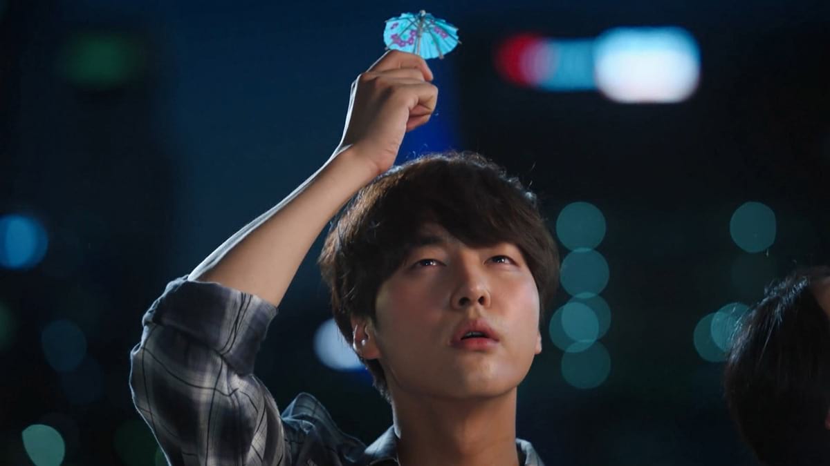 StellarSisters's tweet photo. Le week-end prolongé arrive et il sera pluvieux !... 🌧️ Pensez à votre parapluie ! Il y a le parapluie protecteur à la #JungHaeIn, celui qui chasse les démons à la #OhYeonSeo, le parapluie-cape à la #LeeJoonGi ou le mini-parapluie trop cute à la #YangSeJong... ☂️
Bon week-end! ❤️ https://t.co/8vPdluizyI