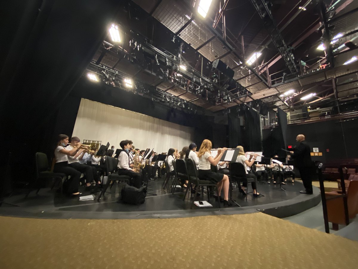 Three talented school bands from OBEN recently participated in the NYSSMA Major Organization Festival at Adelphi University. The Middle Level Band, James H. Vernon Advanced Band and James H. Vernon Intermediate Band, all received a gold rating at the event. Congratulations!