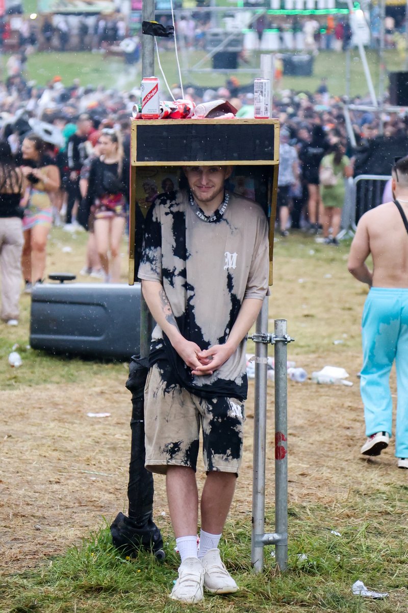 TomWrenPhoto's tweet photo. Finding shelter wherever they can at @LSTDBristol
#lovesavestheyday #lstd #lstdfestival #bristol https://t.co/SWauarUEZg