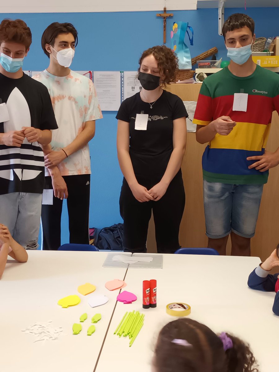 ortobotanicoBG's tweet photo. Noi dell’@isieinaudi condividiamo ciò che abbiamo imparato con il progetto #beepathnet anche con i bambini della scuola dell'infanzia cittadini grazie al supporto di #fondazionedalmine🌱🐝✏️ https://t.co/v0Vw564UzS