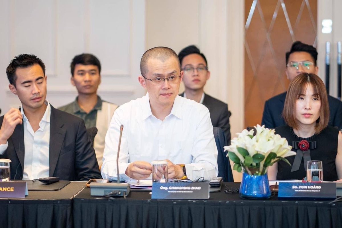 Blockworks's tweet photo. Binance's CEO is holding meetings in Vietnam 🇻🇳 with the Government's Blockchain Association https://t.co/BNrtz4u505