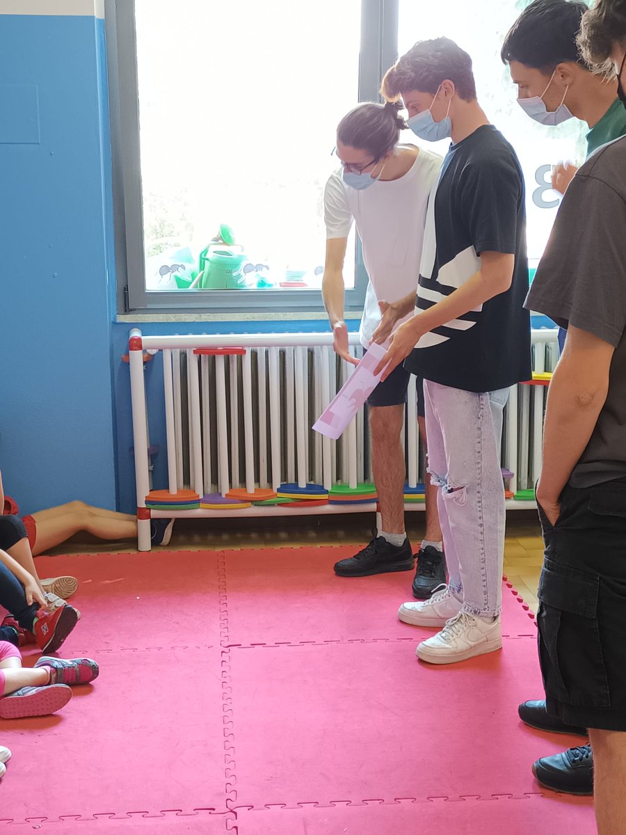 ortobotanicoBG's tweet photo. Noi dell’@isieinaudi condividiamo ciò che abbiamo imparato con il progetto #beepathnet anche con i bambini della scuola dell'infanzia cittadini grazie al supporto di #fondazionedalmine🌱🐝✏️ https://t.co/v0Vw564UzS