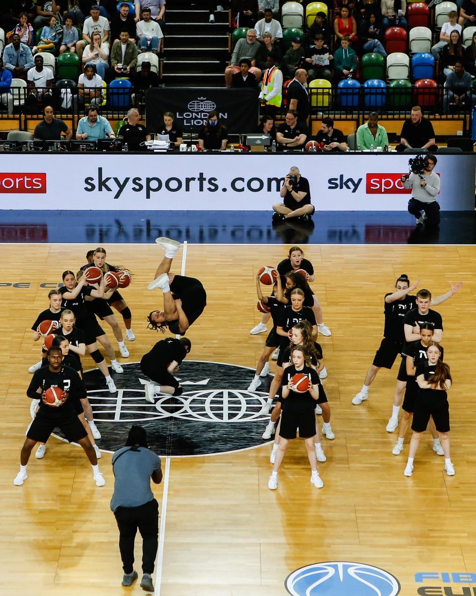 LondonLions's tweet photo. Come on @IMDLegion ๐ค
Our fav dance group competes in @bgt live semifinals tonight! Letโs show them our love through votes! โค๏ธ #BGTย #BritainsGotTalentย #IMDlegion #wearelondon https://t.co/2RJf5C9gqq