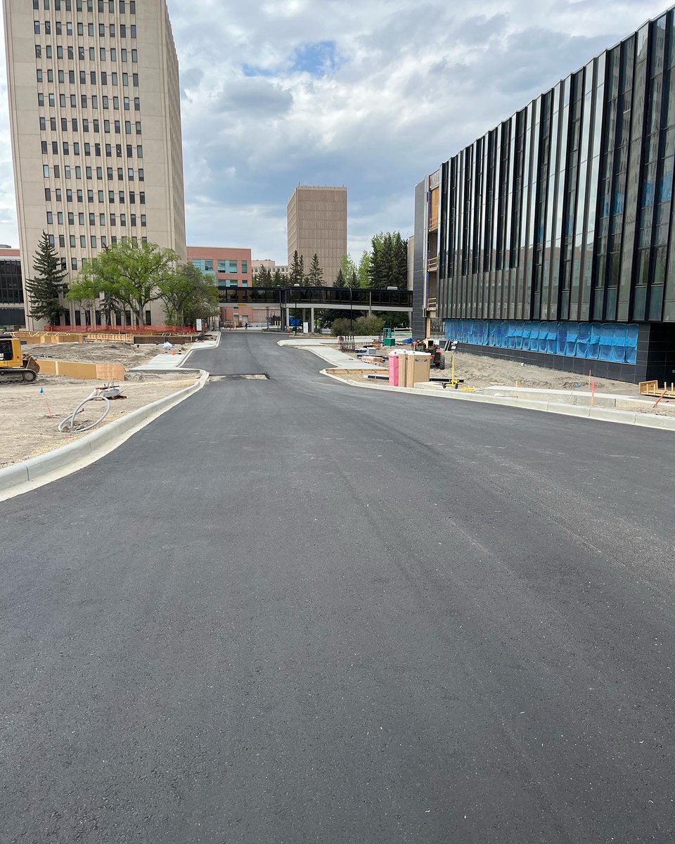 EDMathisonHall's tweet photo. Exterior landscaping is well under way with new asphalt and paving stones. #MathisonHall #EllisDon https://t.co/PjeOL70P4J