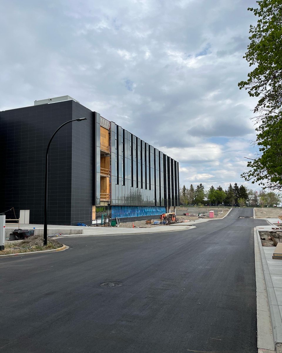 EDMathisonHall's tweet photo. Exterior landscaping is well under way with new asphalt and paving stones. #MathisonHall #EllisDon https://t.co/PjeOL70P4J