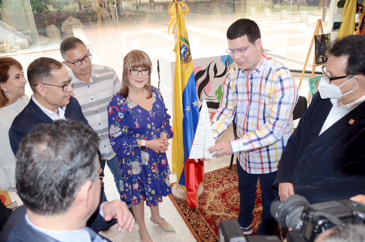 #Noticias <a href="/UCarabobo/">Universidad de Carabobo</a> y @alc_valencia establecen convenio marco de cooperación || En la <a href="/GaleriaBS/">Gal. Braulio Salazar</a> tiempo.uc.edu.ve/?p=8095