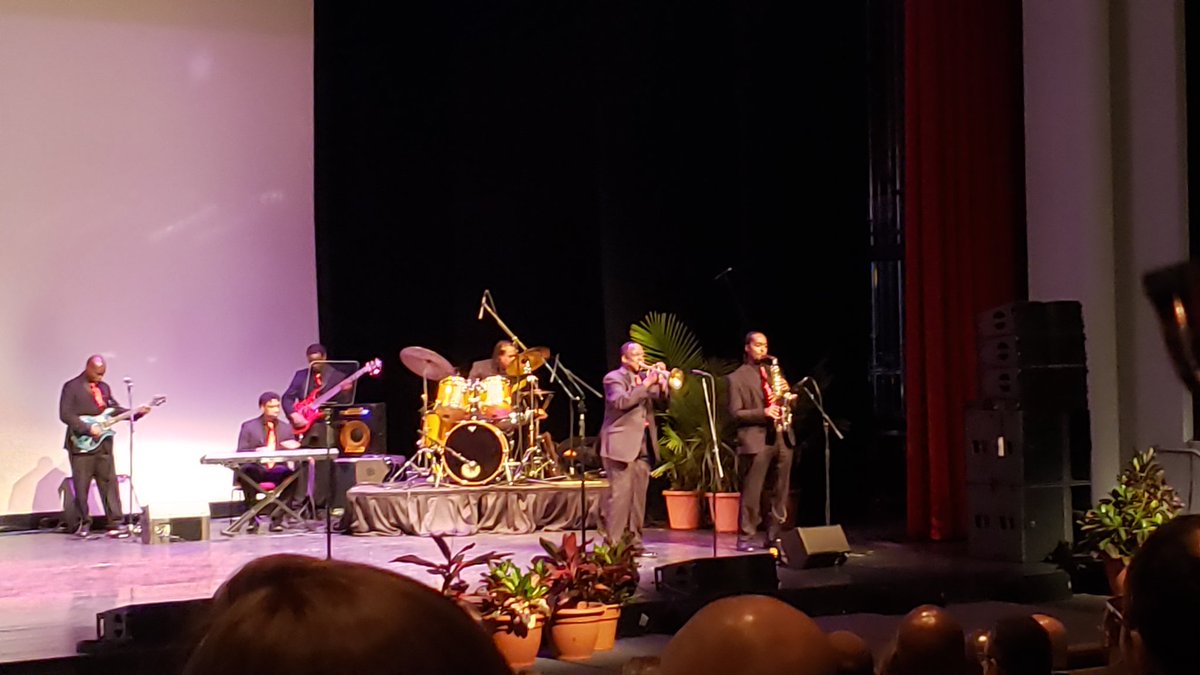 Its truly felt like a Queens celebration this morning for the State of the Borough with <a href="/DRichardsQNS/">Donovan Richards Jr.</a> 
Borough President Richards epitomizes community first, #QueensForward 🙌

#AIAQueens