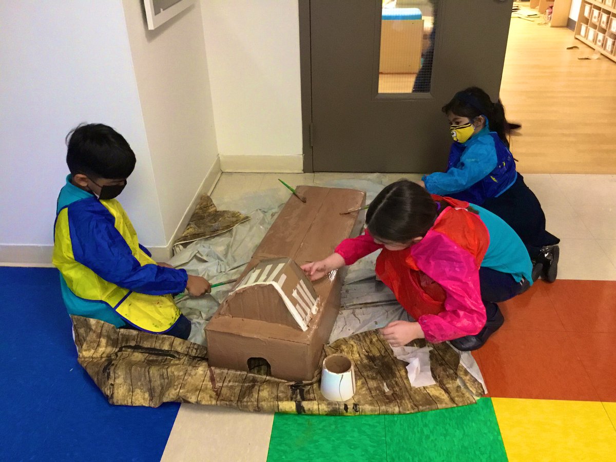 BISCLPYear1's tweet image. The #JollyJaguars have certainly had a jolly time creating our Navy Pier inspired Mini Golf hole! ⛳️ @BISCLincolnPark @BISCLPSTEAM #MakerFaire #NAEducation