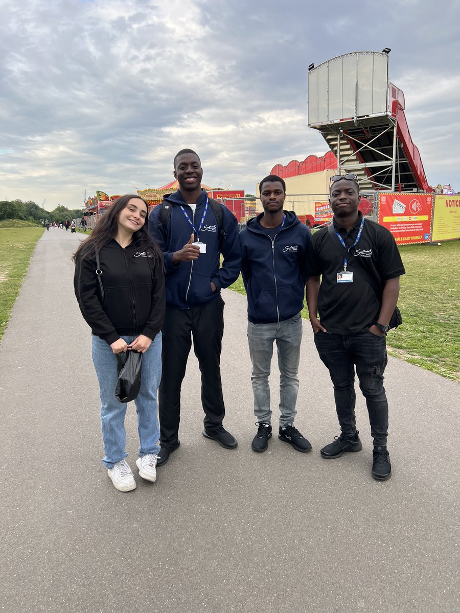 SouthwarkYAs's tweet photo. Our @StreetBaseTeam’s have been back out in @BurgessPk today (until 9pm) engaging with the amazing community of #Southwark … #LoveWhatWeDo #StreetBase #JubileeWeekend #BurgessPark #Southwark #YoungAdvisors #EmpoweringYoungPeopleChangingCommunities 😊❤️☀️ https://t.co/eyrPOqSiRM