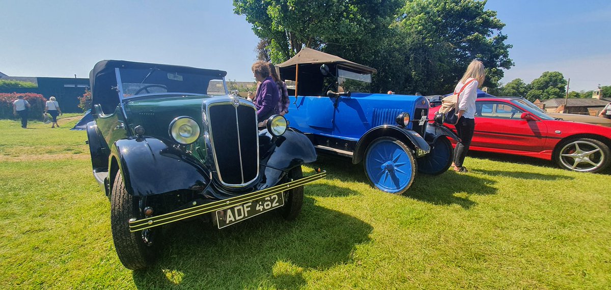 rubythehealey's tweet photo. Strumpshaw steam rally today and a collection of #classiccars including a lovely #fordpop #classicbikes #dodge fire engine from the @norfolkfirem and a 1925 #trojanPB utility #strumpshaw #steamrally #Norfolk https://t.co/QQTME1tien