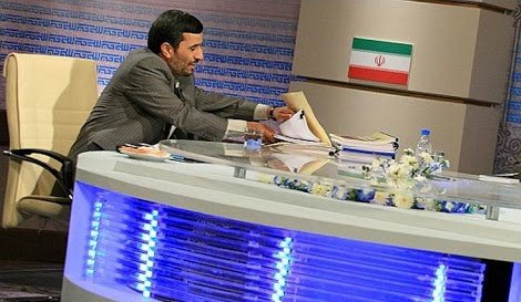 towards_spring's tweet photo. ۱۳سال پیش در چنین شبی، خادم‌ملت در مناظره‌ای تاریخی موسوی‌ را آچمز کرد؛ کاش خاتمی و روحانی‌ هم حاضر به مناظره‌ شوند تا ناراستی‌های که این مدعیان لاف‌زن با رسانه‌هایشان در اذهان غالب کردند یکبار برای همیشه برملا شود... https://t.co/ngoqJ4ozPO