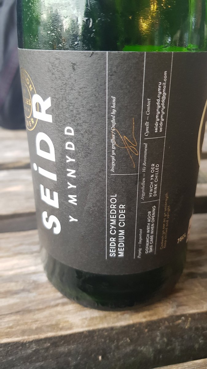 MnkyBridgeCider's tweet photo. Currently enjoying seidr y mynydd (keeved 3%)which has just won gold in the bottles in the welsh cider and Perry championship at caldicot castle and very rightly so, v enjoyable n drinkable #realcider #fulljuice #notfromconcetrate #naturallysweet 🍏🍎🍐 https://t.co/28p7xFj95o