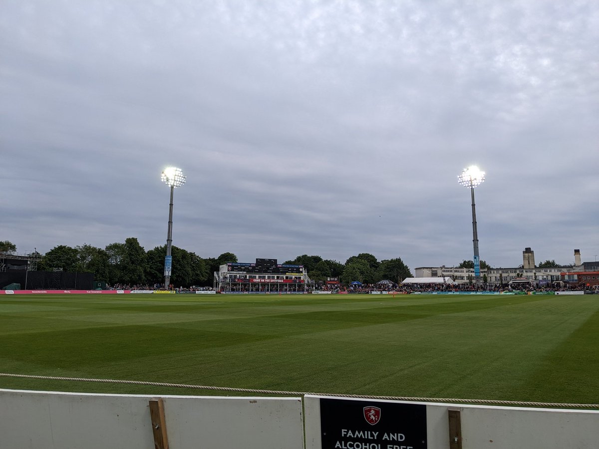 racola's tweet photo. Amazing night at Spitfires cricket, hopefully a first win on the cards as well #Blast22 https://t.co/wmjHjEulPH