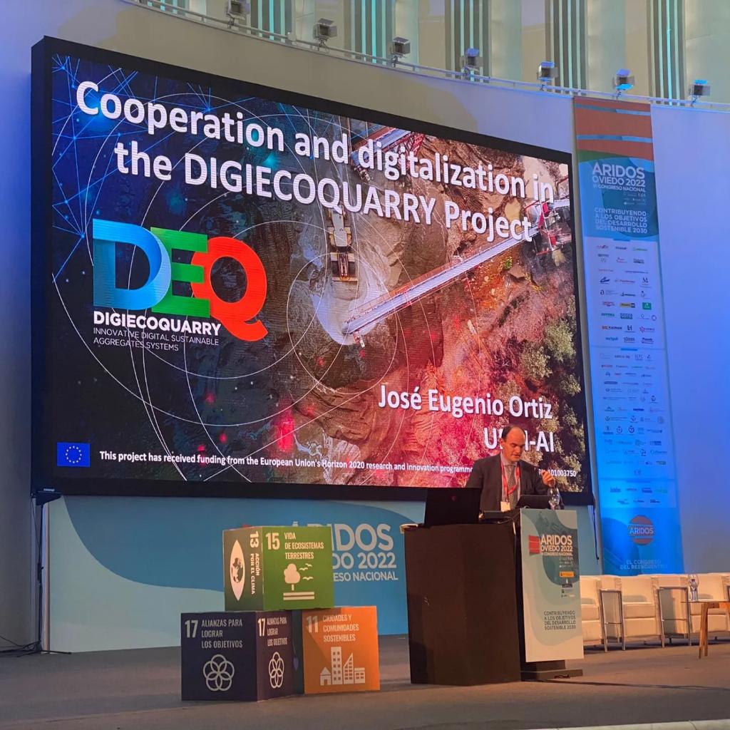 minasenergiaupm's tweet photo. ⚒️🔬Profesores de @minasenergiaupm @La_UPM presentan las últimas novedades del proyecto @digi_eco durante el #VICNA #CongresodeAridos 2022 
#oviedo

#miningspain #mininglife #miningspain #sostenibilidad #digitalización #Ingeniería #Ciencia #Tecnologia #somosUPM #familiaMinera https://t.co/PQBpO8V4p4