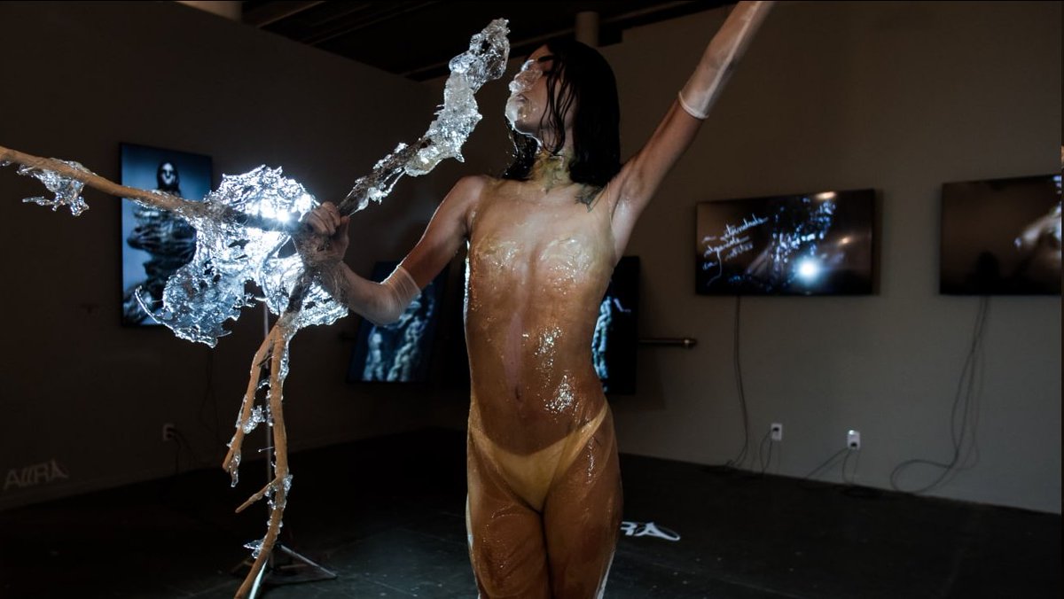 Hi Fam! Today we would like to delight you all with some pics of what was <a href="/aunhelden/">Aun Helden</a> performance in <a href="/sp_arte/">SP-Arte</a>  <a href="/Blombo_art/">Blombô</a> . Soon we will be uploading the short and long film of her pilgrimage through the fair!
#NFTArt #Performance #NFTs
