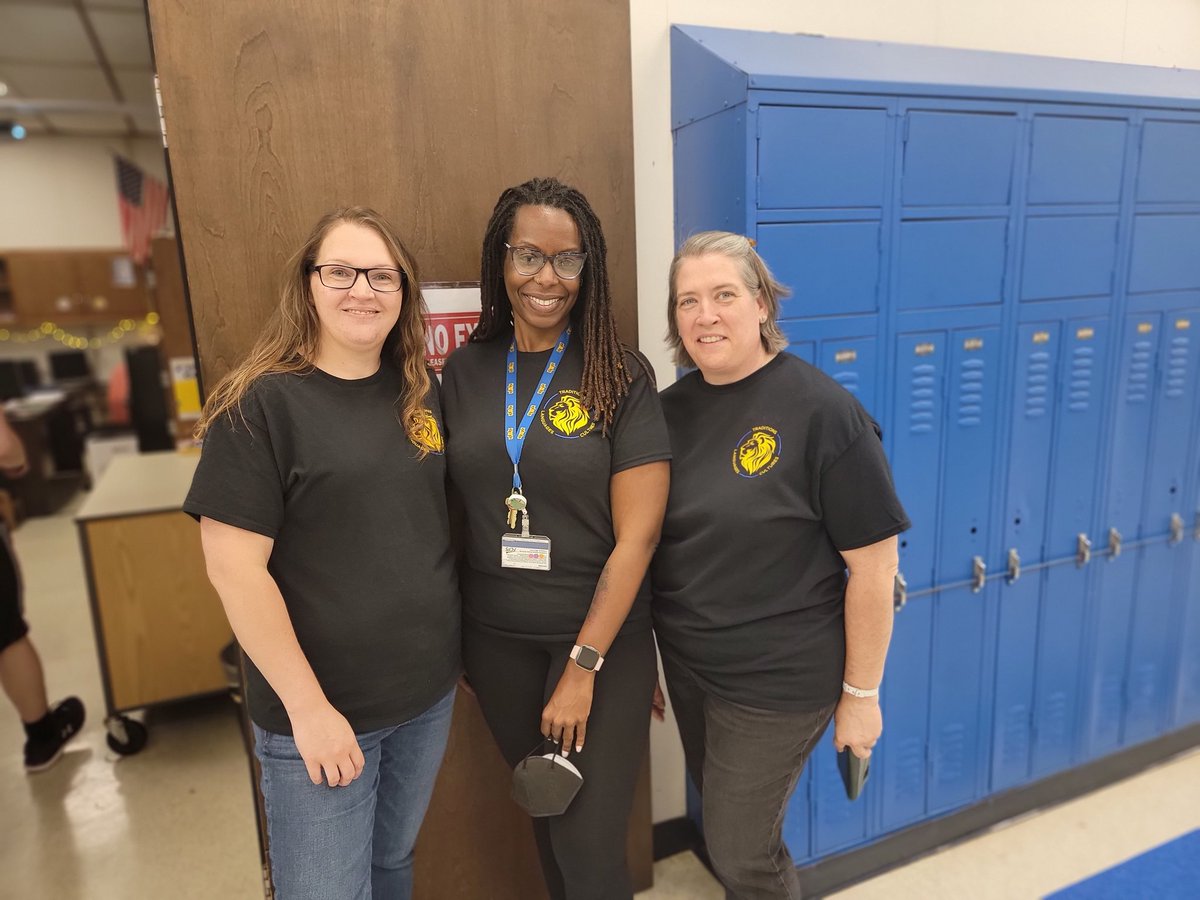 EarlyBiz_WHS's tweet photo. #EarlyBizTip what makes us beautiful as a people? The acceptance of &amp; the unity within our differences. 

Thanks to our Traditions-Languages-Cultures club for putting the UNITY in our WHS community! @EL_WHS_FCPS @DrWare_FCPS https://t.co/0oAZ08Q21A