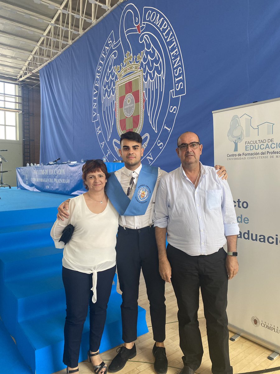 AdriRM9's tweet photo. En bachillerato unos “grandes orientadores” me hicieron sentir que era un inútil. Hoy puedo orientar y ayudar a todas las personas que necesiten la guía y la ayuda de un pedagogo 💜 https://t.co/DfKTQ0ac5f