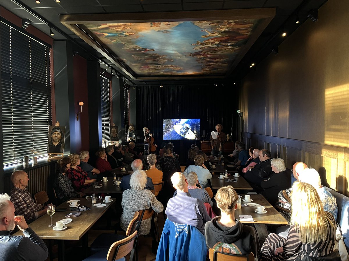 Peer Zaal houdt nu lezing over sterrenkunde bij #Gaia in Theaterkerk Nes. Later vanavond nog #DarkSky wandeling met Marcel Reinou.