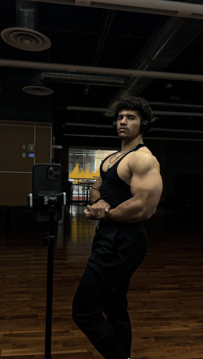 wish my twitter was poppin like how it was in 2016 🥹