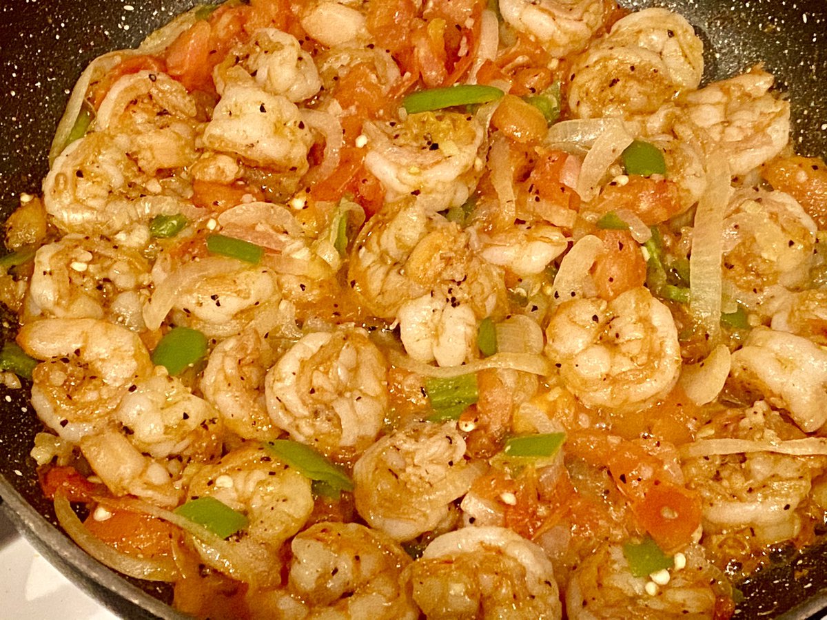 MoniCute72's tweet photo. Made spicy shrimp tacos for lunch because tacos are great any day of the week, right? 🍤🔥😋 #FridayFeeling #food https://t.co/vegSRoW87k