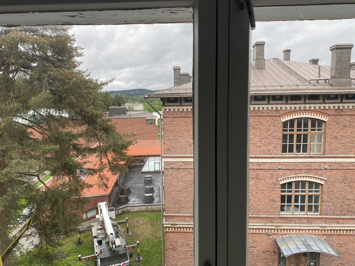 ParviainenTiina's tweet photo. Three-days of writing retreat with (part of) our #changingbrain group at the beautiful #JYUnique campus. Including hard work, failed coffee experiences &amp; good laughs! Priviledged to get to do science with these wise &amp; fun ppl! @JYUCIBR @JYUedupsy #neuroscience https://t.co/EeTaBBLTKg