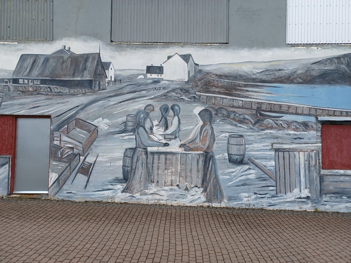 sterntaler1970's tweet photo. Wusstet ihr, dass es in Island unheimlich viele tolle Graffiti gibt. Auf der Halbinsel #Snaefellnes in #Hellisandur gibt es sogar soviele, das es Hauptstadt der #StreetArt genannt wird. Diese hier sind aus #Keflavik #graffiti #graffitiart #Travel #pics https://t.co/rpENYavnmX