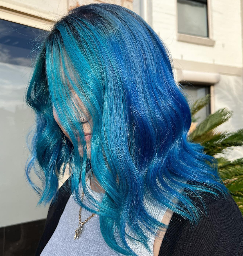 manicpanic_uk's tweet photo. AQUAMARINE 🐟🐟

@hairandmakeupbylina 🎨 stunning use of #voodooblue &amp; #shockingblue to create this pure ocean vibe look 🌊

#manicpanicpro #manicpanicprofessional #MPUK #UV #uvhair #collection #haircollection #manicpanicuk #manicpanic #vivid #vividhair #vegan #vegancolour https://t.co/pAQyOUcxjz