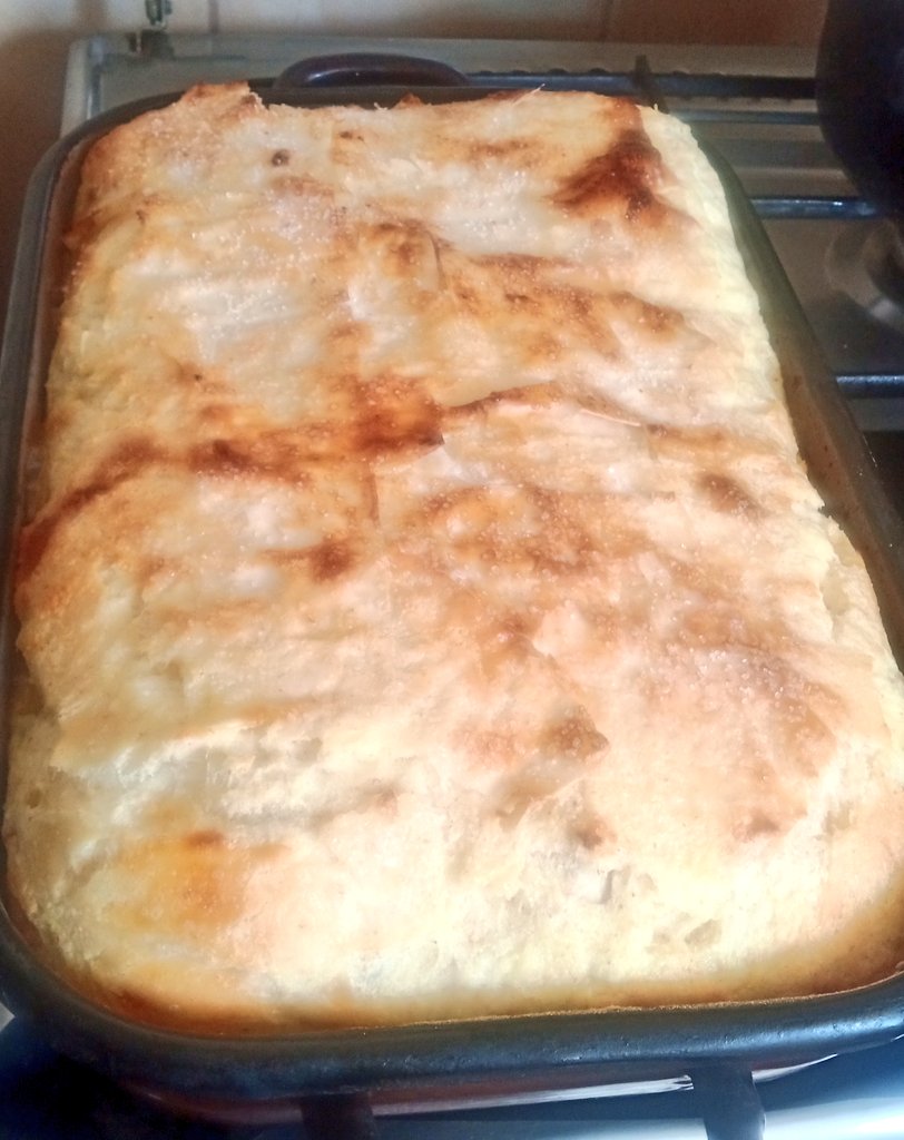 nico_patrascu's tweet photo. #hotfromoven #cheesepie #loveforgoodfood #greekyogurt #goatcheese #eggs #vanilla #rumessence https://t.co/tMmRMkIY4W