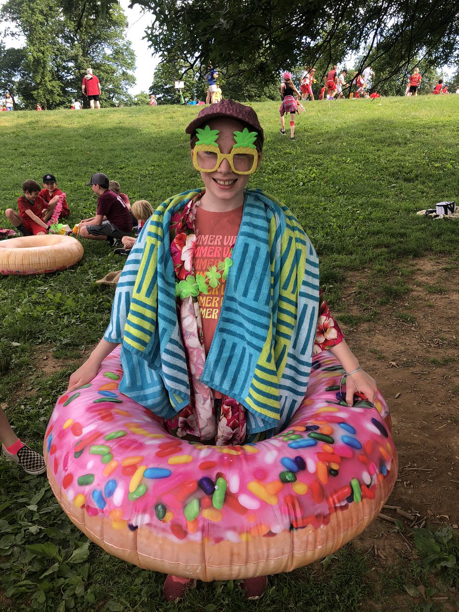 ShowalterClass's tweet photo. Sports day fun! Part 1: @missyfanshaw https://t.co/MgKDW5DSBF