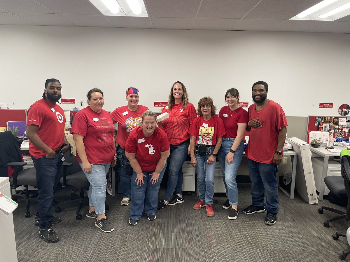 TargetJory's tweet image. HUGE thanks to Ruckus Tacos for catering our #teamrecognition event at #t1285. Last quarter the store won #bestteam of #G195. I’m so happy to be a part of this team and so proud to call this store my home. #caregrowwin #D148 @erinlwsn @EJJustice4 @aleahmarie19 @TGT_Angel