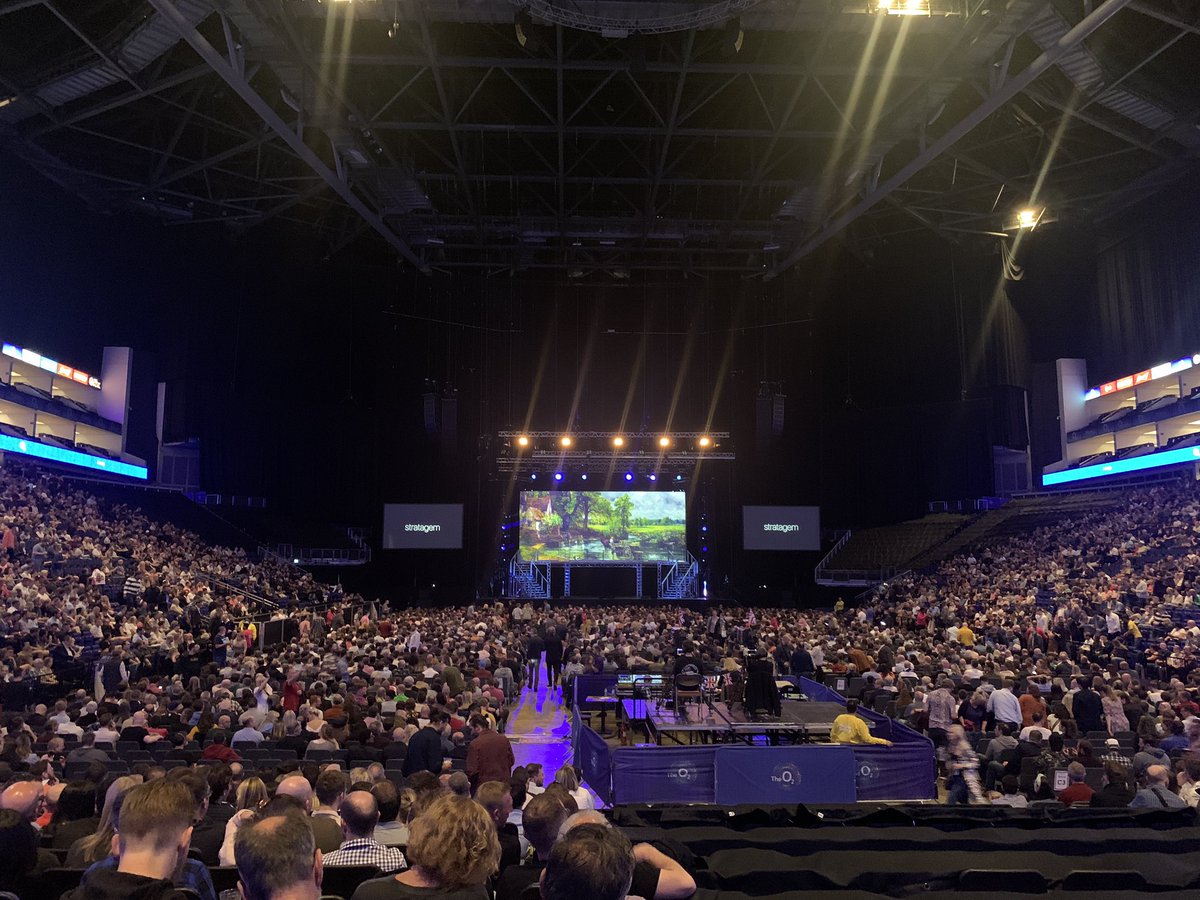 And now… #AlanPartridge #Stratagem They’re playing <a href="/roachfordmusic/">Roachford</a> Cuddly Toy as we wait for the great man. I’ve donned driving gloves for the occasion… <a href="/PartridgeLive/">AlanPartridgeLive</a> <a href="/AccidentalP/">Accidental Partridge</a>