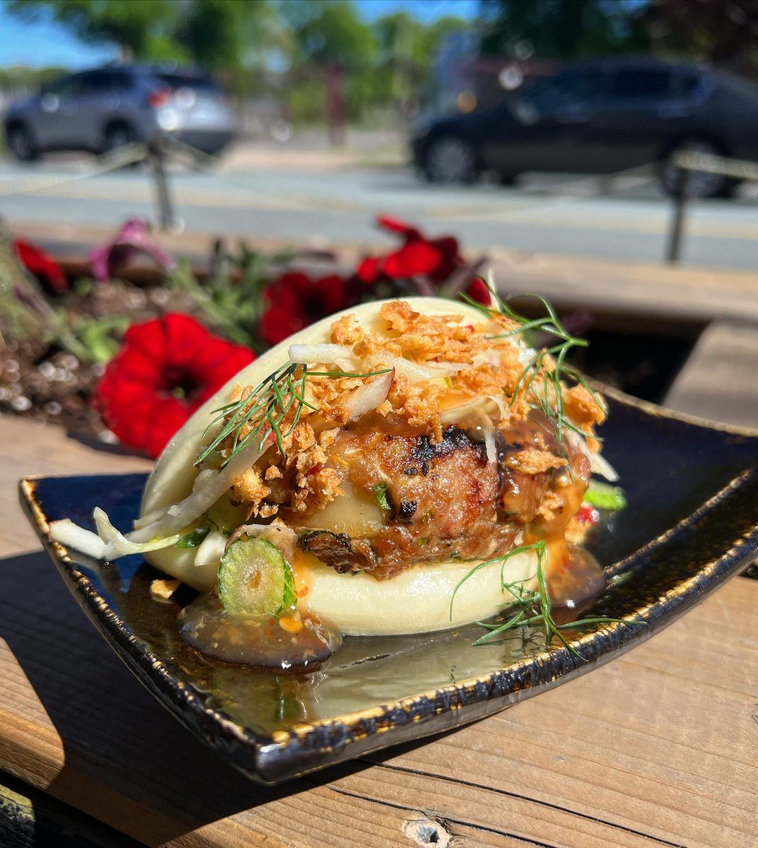 StudioEastHFX's tweet photo. SCALLOP AND PORK BAO!
Grilled Scallop and Pork Patty, Lemongrass Sweet Chili, Apple Fennel Slaw, Crispy Onions!
Introducing our #WeeklyBao feature with the best Digby scallops!
#digbyscallops #scallops #asianfusion #gastropub
#SupportLocal #Halifax #NS https://t.co/lTc30bD8um