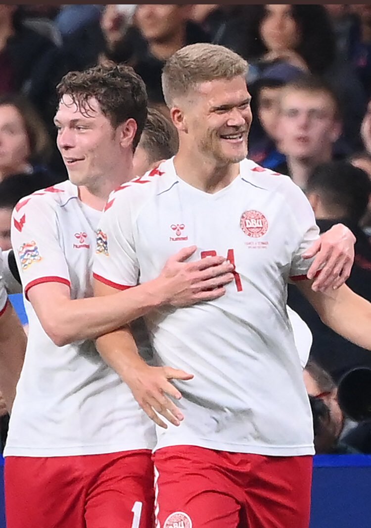 Bu adam kim diye soran olursa , Trabzonspor'un Şampiyon Golcüsü ; ANDREAS CORNELİUS ! #Cornelius