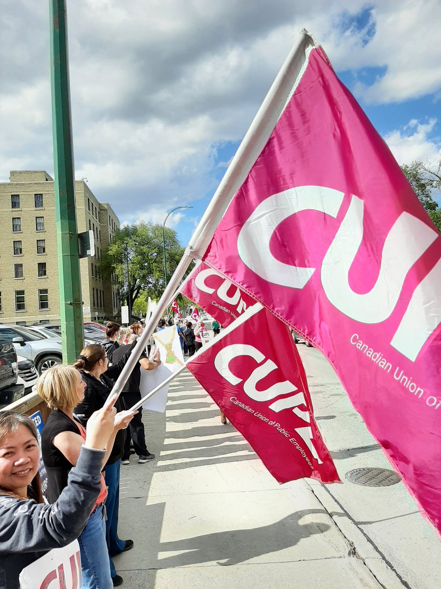 Health care support staff at St. Boniface Hospital are calling on the government to treat them with respect.

RT if you support Manitoba's health care support workers ❤️