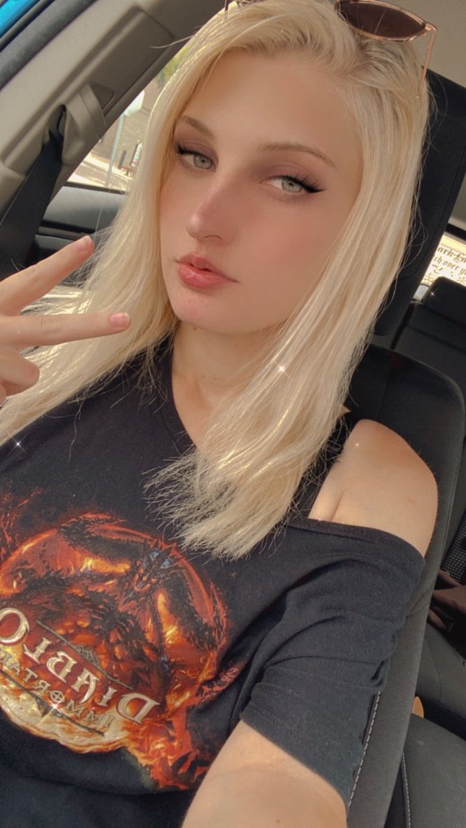 Yes please I love some random guy giving me a hard time in a store for wearing my Diablo Immortal shirt ☠️
