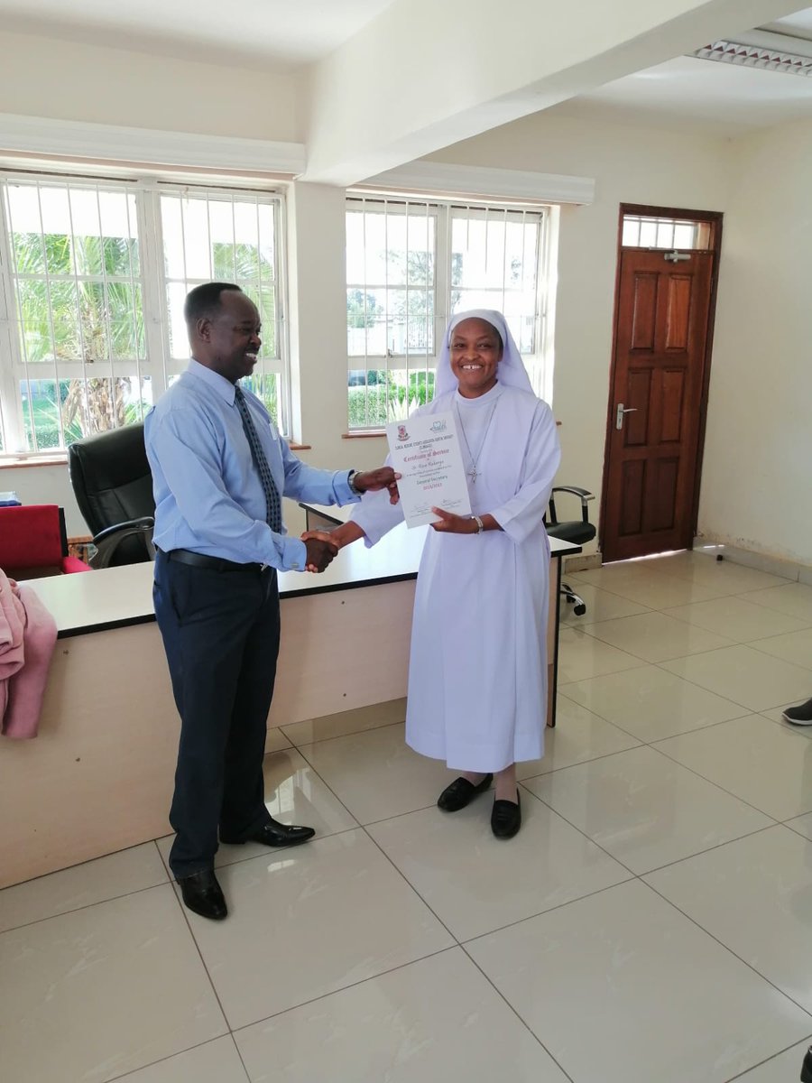 CliMSAOfficial's tweet photo. Today marked the official end of term for 2019/2022 officials of CliMSA-EU and the handing over ceremony to the newly elected officials. This event was held at the Anatomy Complex in Njoro and was graced by our patron Dr. David Njeru.😀 https://t.co/j9YCq0xrGP